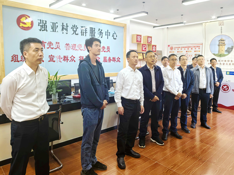 （800）省國資委黨委書記、主任余鋼到開平調(diào)研定點聯(lián)系涉農(nóng)工作.jpg